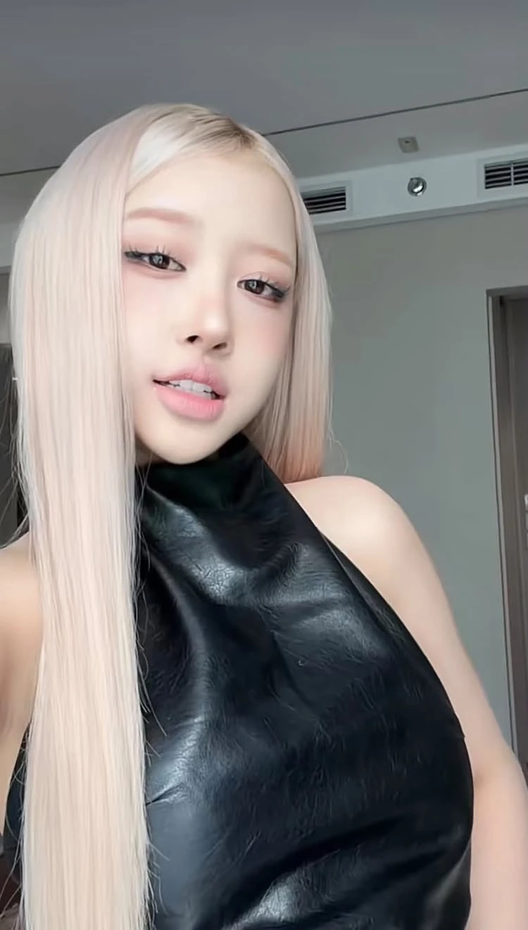 "Rosé bản Việt" bị chê bai nhan sắc khác xa ảnh mạng "Rosé bản Việt" bị chê bai nhan sắc khác xa ảnh mạng