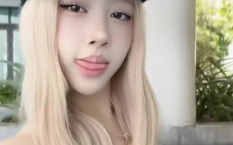 "Rosé bản Việt" bị chê bai nhan sắc khác xa ảnh mạng