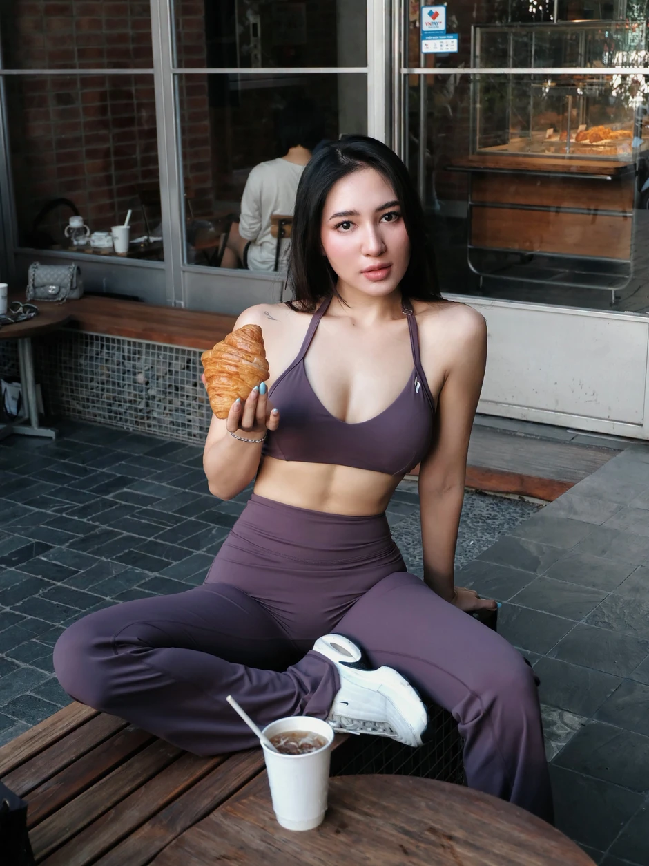 "Trốn" tập gym, hot girl ra biển đón hè, khiến người xem mê mẩn trước vóc dáng quyến rũ
