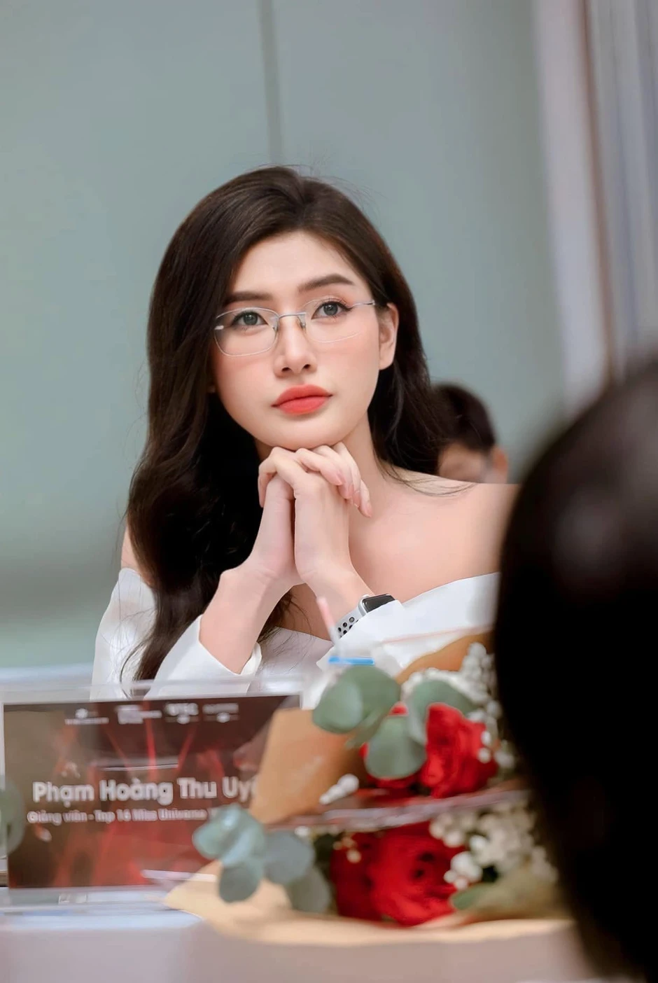 Hot girl 'ngủ gật' Phạm Hoàng Thu Uyên ngày càng xinh đẹp và thành công