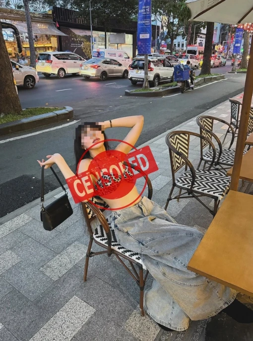 Ăn mặc hở hang giữa phố đông người, hot girl lập tức nhận vô số chỉ trích