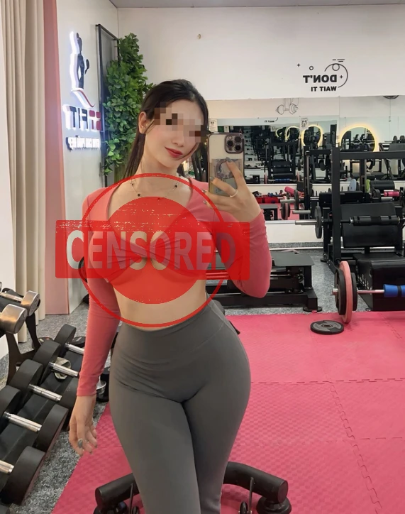 Ăn mặc phản cảm đi tập gym, hot girl khiến người xem "nhăn mặt" vì ái ngại