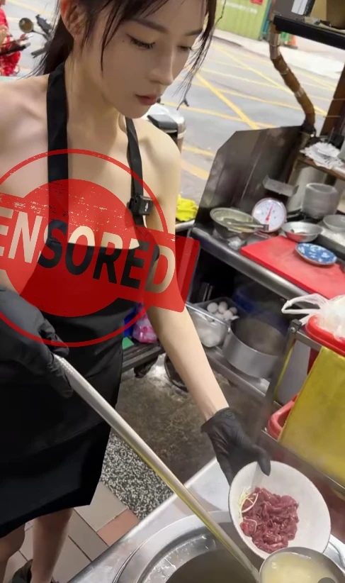Ăn mặc phản cảm đứng bán "lẩu bò", chiêu trò marketing của hot girl xinh đẹp khiến CĐM không khỏi ngán ngẩm Ăn mặc phản cảm đứng bán "lẩu bò", chiêu trò marketing của hot girl xinh đẹp khiến CĐM không khỏi ngán ngẩm
