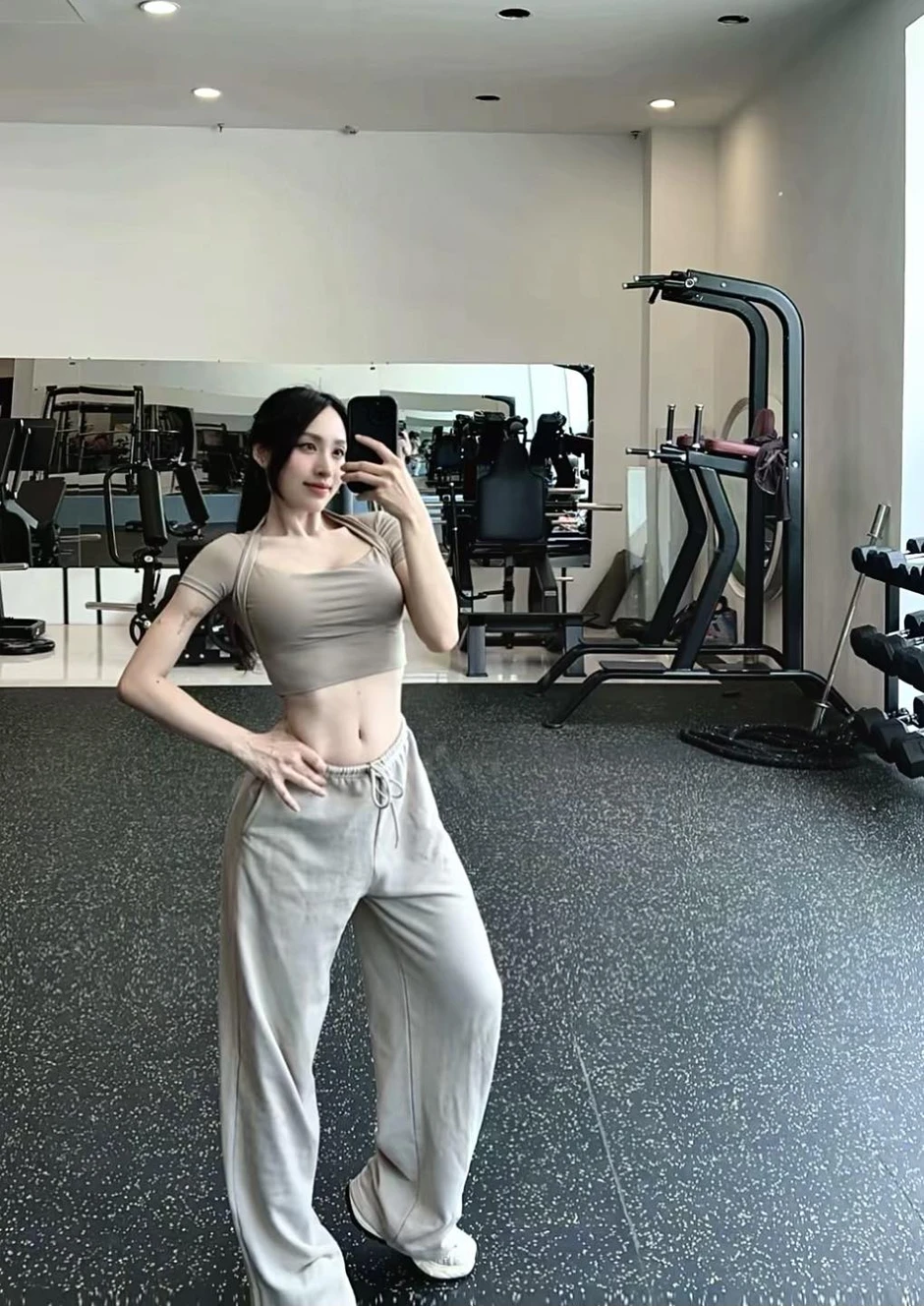 Bất chấp biến cố nghiêm trọng, nữ gymer vẫn chinh phục người xem với tinh thần thép và ý chí nghị lực