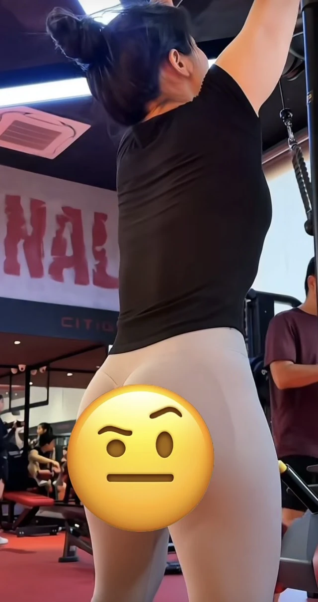 Bất chấp chỉ trích, chẳng ngại thị phi, cô gái phòng gym diện đồ hớ hênh để gắn link "b.á.n h.à.ng"? Bất chấp chỉ trích, chẳng ngại thị phi, cô gái phòng gym diện đồ hớ hênh để gắn link "b.á.n h.à.ng"?
