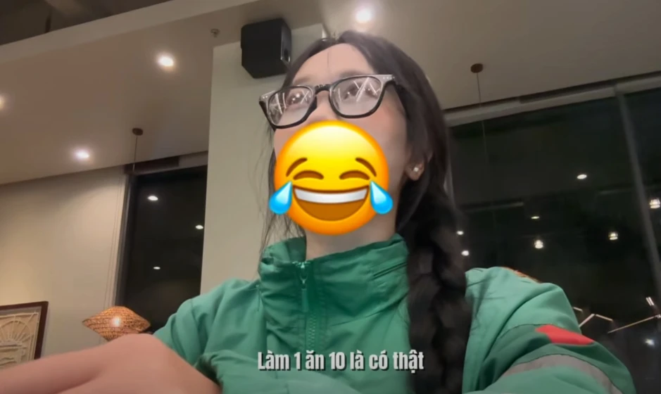 Bắt gặp cô gái chạy Grab, CĐM ngỡ ngàng trước nhan sắc dịu dàng đến khó tin Bắt gặp cô gái chạy Grab, CĐM ngỡ ngàng trước nhan sắc dịu dàng đến khó tin