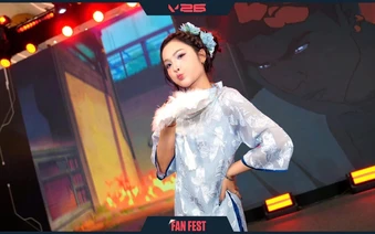 Bất ngờ gặp lại nữ MC có "nụ hôn viral" tại Fan Fest VALORANT