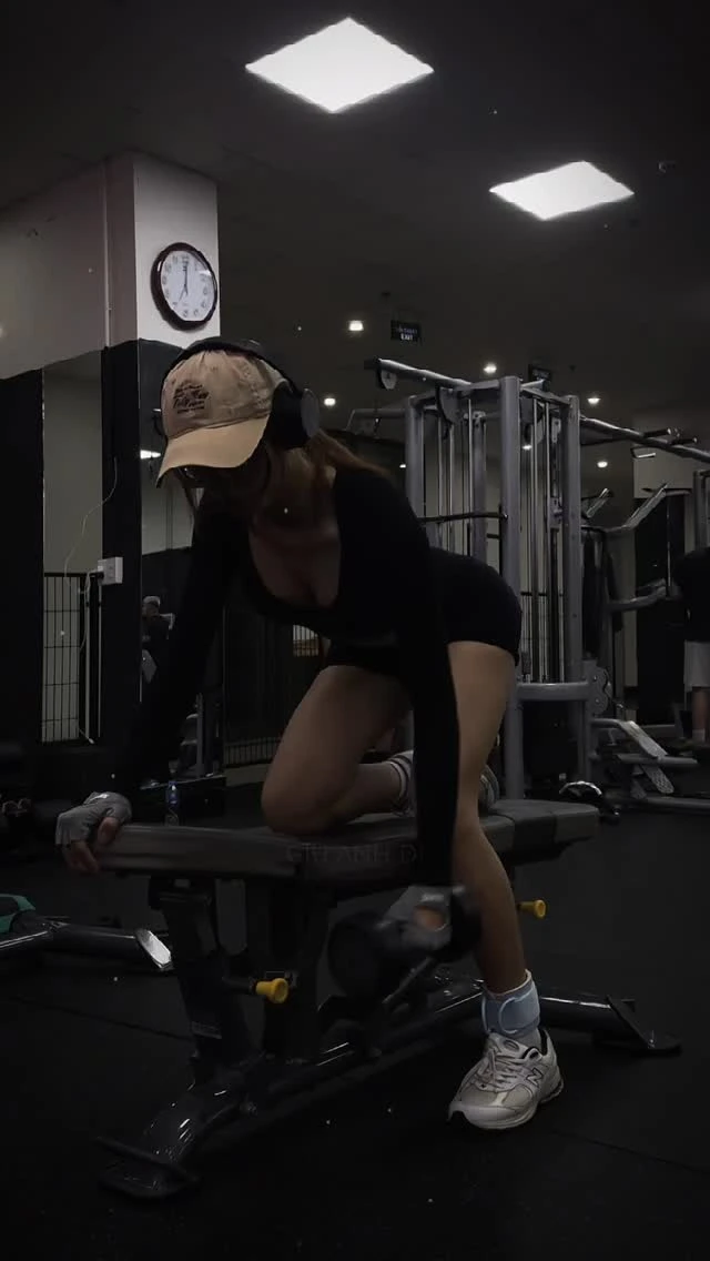 Bị chê quá gầy, hot girl "lột xác", chăm chỉ "độ dáng" khiến người yêu cũ phải hối hận