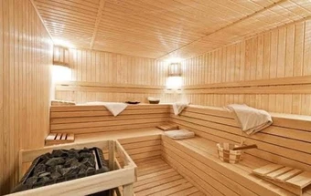 Bị người đàn ông đột nhập vào phòng tắm, cô gái trong tình trạng ở trần hoảng loạn đòi đền bù thiệt hại gần 40 triệu đồng