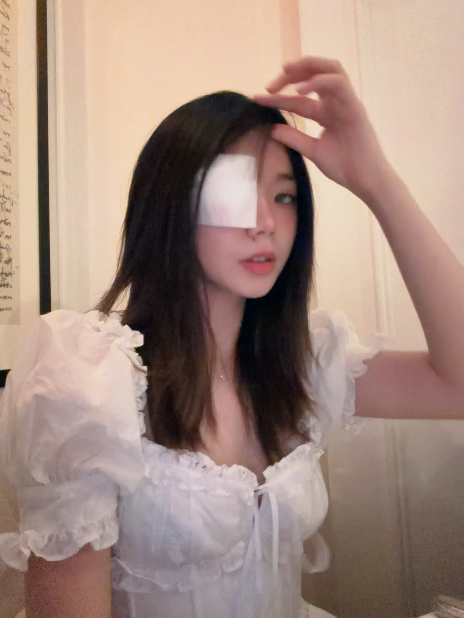 Biến đau thương thành "cợt nhả", Remind khiến fan "té ngửa" với màn xuất hiện chấn động