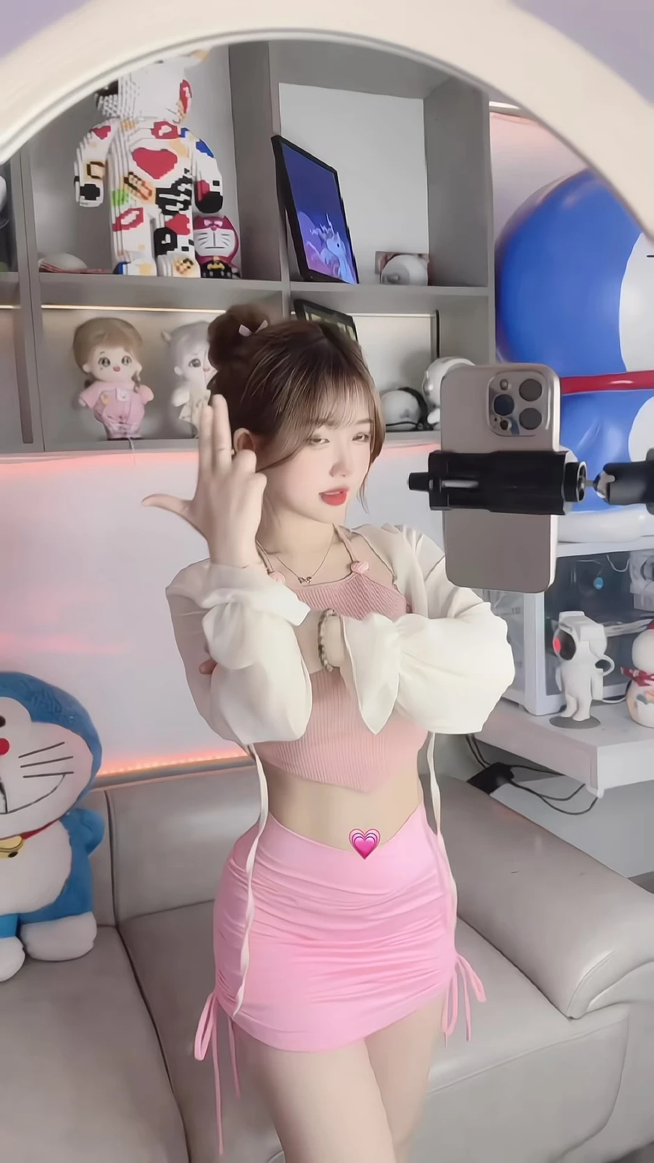 Biến hình thành người nhện, nữ TikToker khiến dân tình điêu đứng Biến hình thành người nhện, nữ TikToker khiến dân tình điêu đứng