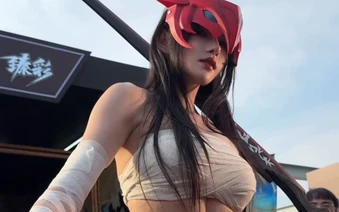 Body hoàn hảo của nữ coser đình đám gây bão cộng đồng mạng