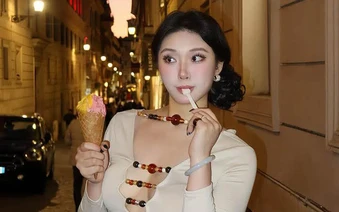 Bông hồng lai người Úc gây sốt với phong cách thời trang Âu-Á, khiến fan mê mệt
