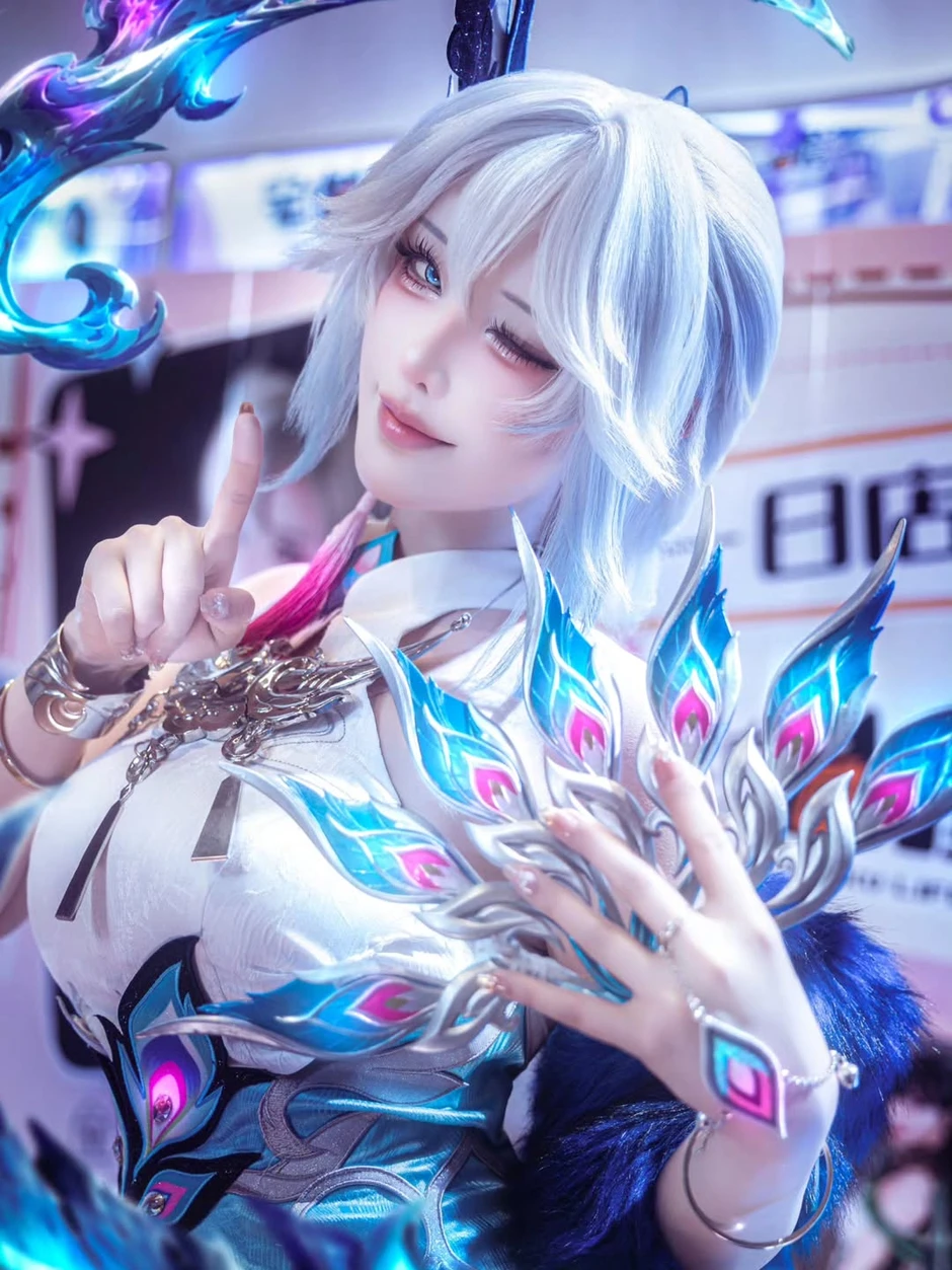 Cách mà coser "triệu follow" biến hình, sức nóng quả thực không phải bàn cãi