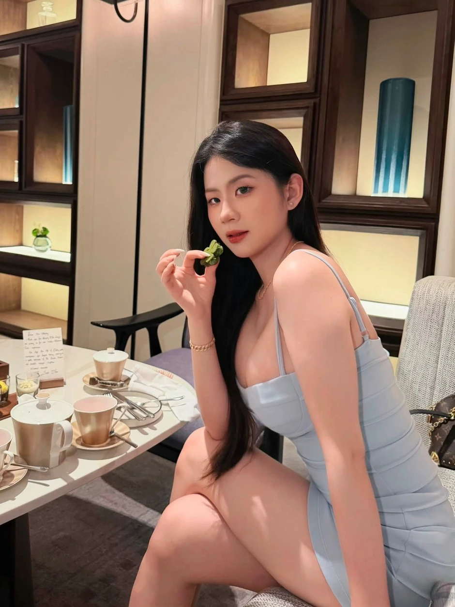 Cách mà nữ TikToker 1,5 triệu follow hút trọn mọi ánh nhìn, chỉ đi cafe thôi cũng khiến người xem phải mê mệt Cách mà nữ TikToker 1,5 triệu follow hút trọn mọi ánh nhìn, chỉ đi cafe thôi cũng khiến người xem phải mê mệt