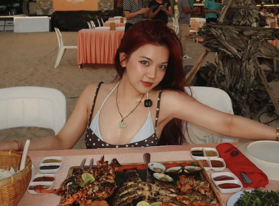Cận cảnh nhan sắc gái xinh có khả năng làm fan nam "say như điếu đổ"