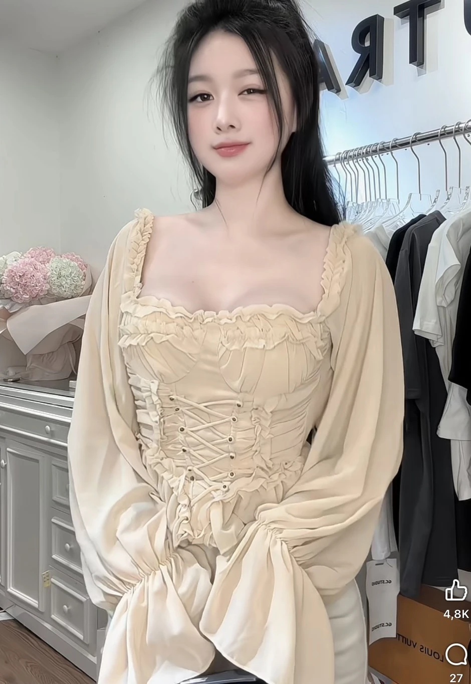 Cận cảnh nhan sắc "đốn tim" của cô chủ shop đồ online đang khiến hội anh em rần rần xin info
