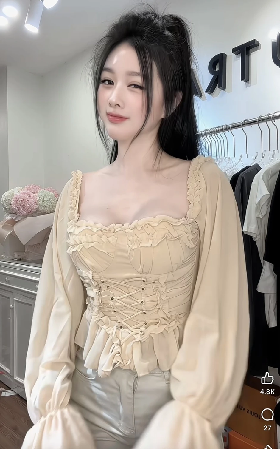 Cận cảnh nhan sắc "đốn tim" của cô chủ shop đồ online đang khiến hội anh em rần rần xin info