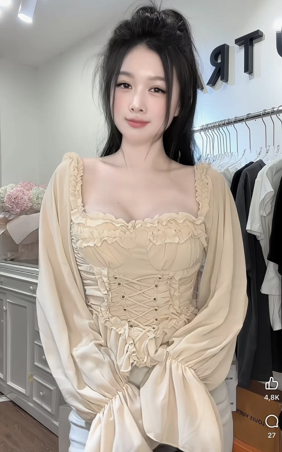 Cận cảnh nhan sắc "đốn tim" của cô chủ shop đồ online đang khiến hội anh em rần rần xin info