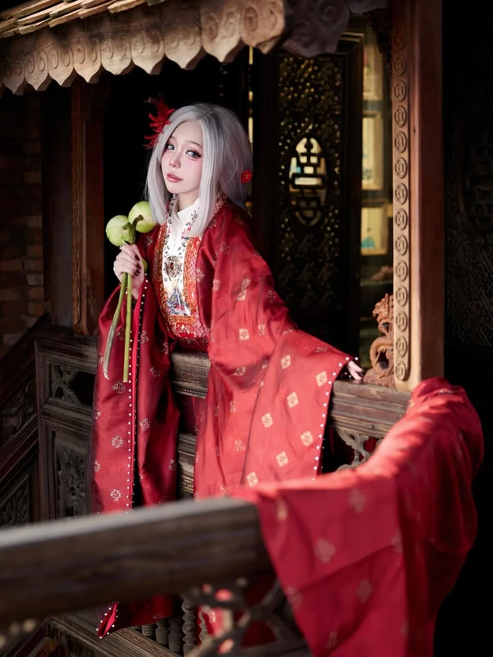 Chán cosplay, nữ coser "đổi gió" đón hè bằng một bộ ảnh mới