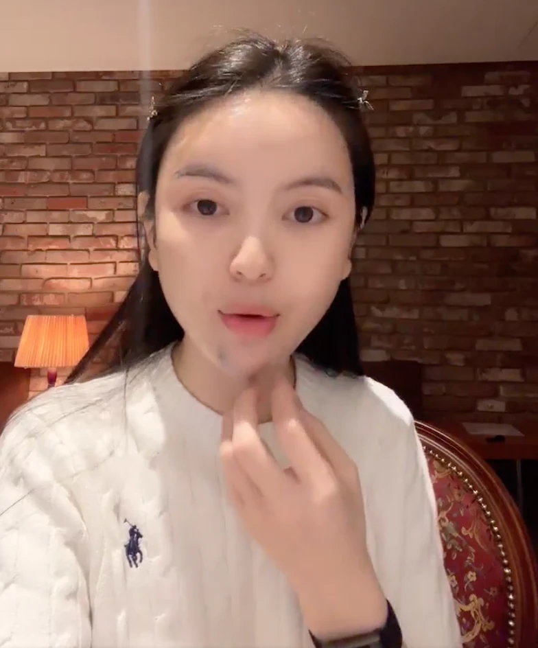 Chu Thanh Huyền đáp trả bình luận chê Q1 'tí hon' khiến cộng đồng mạng bất ngờ