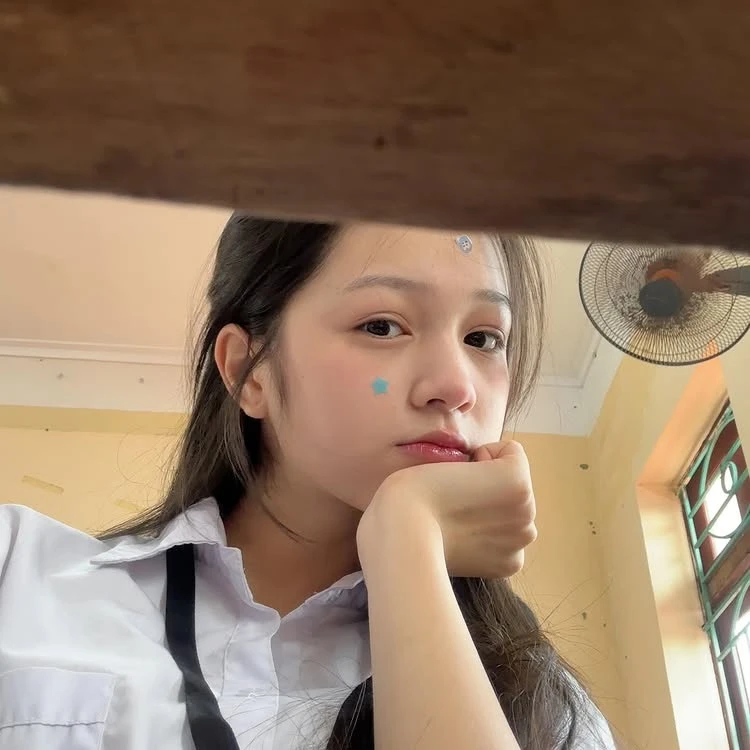 Chuẩn "nữ chính tình đầu", hot girl học đường tung bộ ảnh tung bộ ảnh thanh xuân "gây thương nhớ"