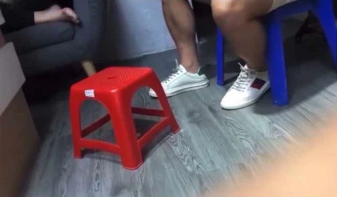 Chuyện thật như đùa: Ông chồng ở Tuyên Quang gọi vợ và bồ họp gia đình, bàn phương án sống chung để "gấp 3 yêu thương" Chuyện thật như đùa: Ông chồng ở Tuyên Quang gọi vợ và bồ họp gia đình, bàn phương án sống chung để "gấp 3 yêu thương"