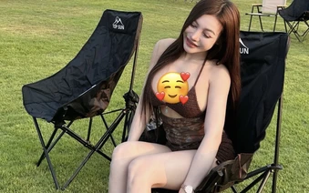 Cô gái diện đồ quá bạo đi té nước khiến netizen "bó tay", đẹp ở đâu?
