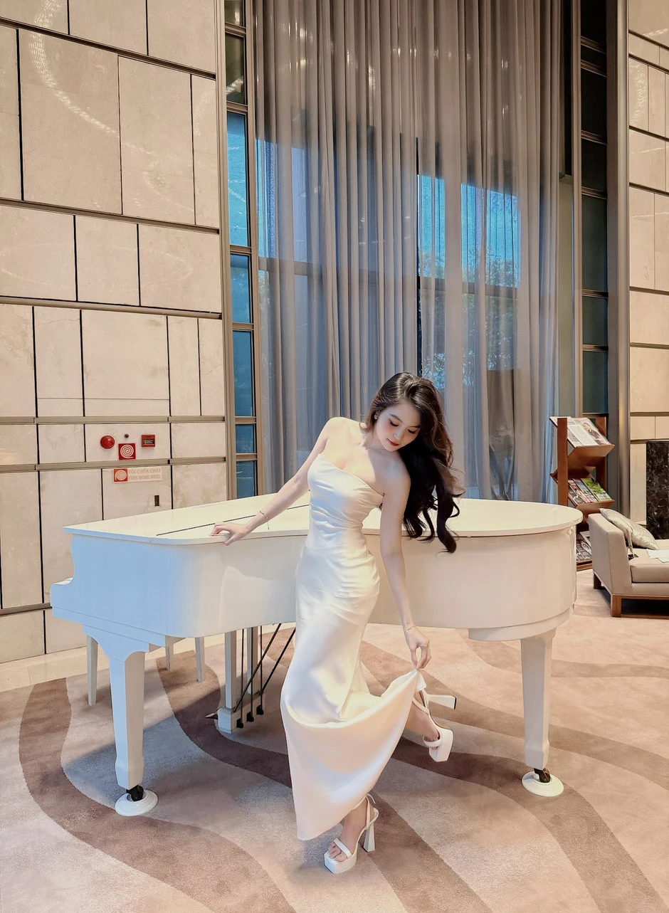 Hot girl Trần Nam Trân từng xuất hiện bên Lộc Fuho ngày càng nóng bỏng Cô giáo hot girl Trần Nam Trân từng xuất hiện bên Lộc Fuho ngày càng nóng bỏng