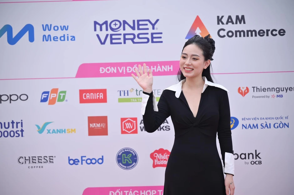 Cô giáo Minh Thu "comeback" với giao diện khác lạ, fan ngỡ ngàng vì không nhận ra