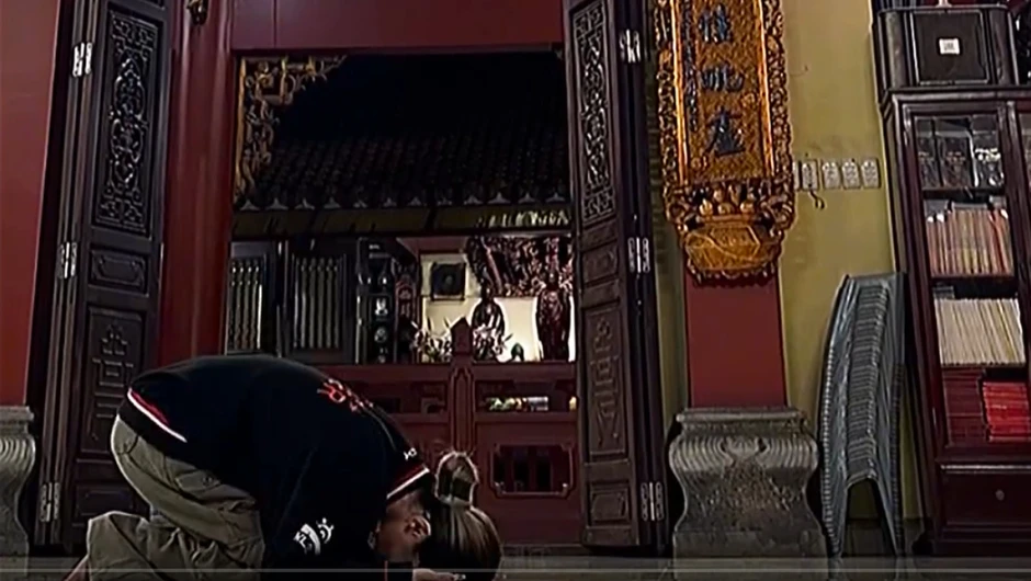 Cổ vũ T1 tới mức "tâm linh" quá đà, fan girl bất ngờ viral trên MXH Cổ vũ T1 tới mức "tâm linh" quá đà, fan girl bất ngờ viral trên MXH