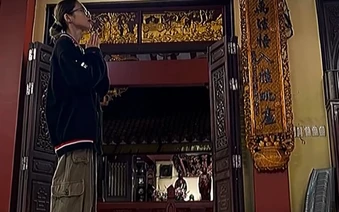 Cổ vũ T1 tới mức "tâm linh" quá đà, fan girl bất ngờ viral trên MXH