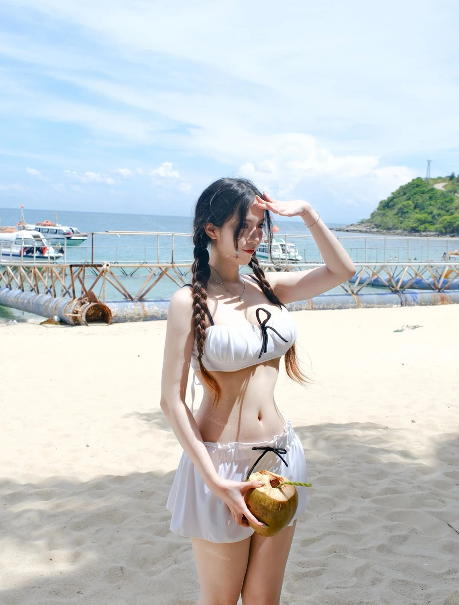 Cù Lao Chàm trắng tinh, đẹp lung linh trong bộ ảnh mới của cô nàng hot girl này