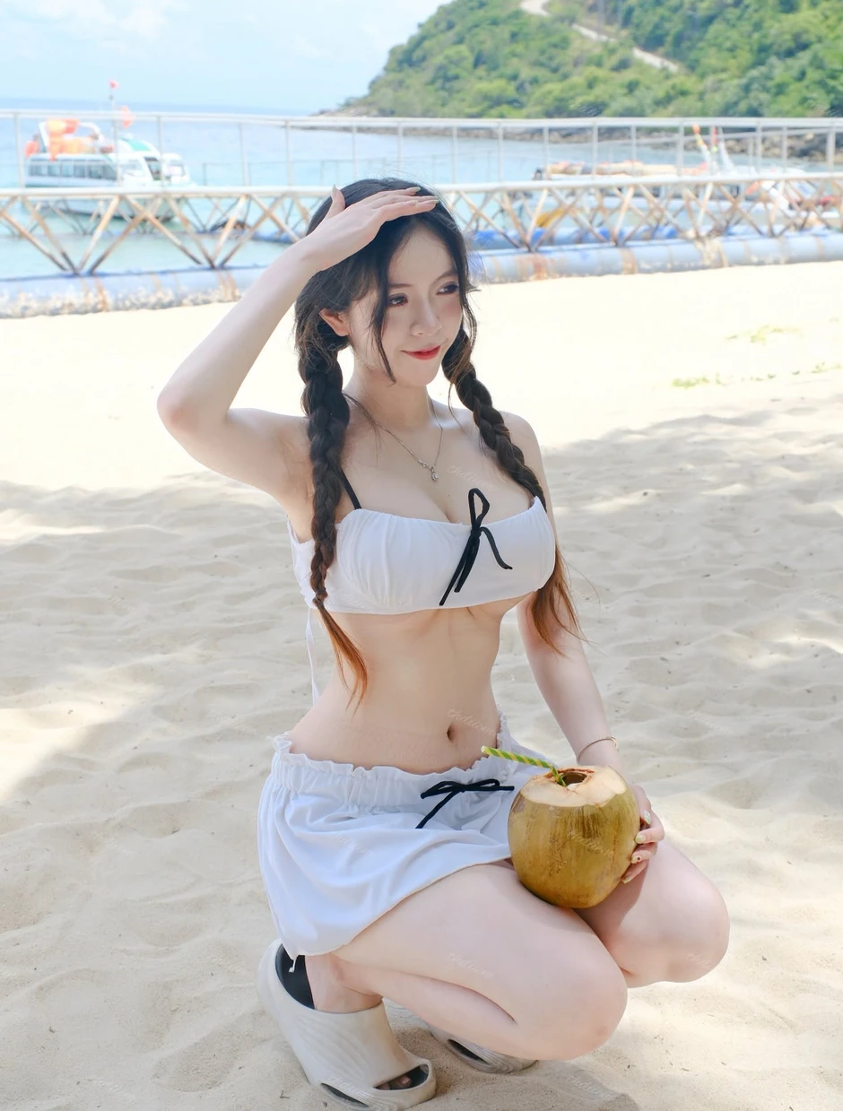 Cù Lao Chàm trắng tinh, đẹp lung linh trong bộ ảnh mới của cô nàng hot girl này