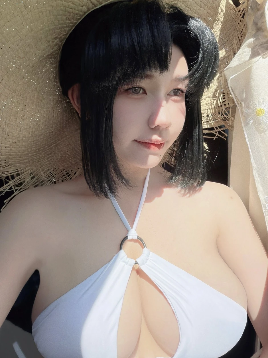 Cuối cùng, Arisa Nguyễn cũng "xả ảnh" đón hè, khiến anh em game thủ hết lời khen ngợi