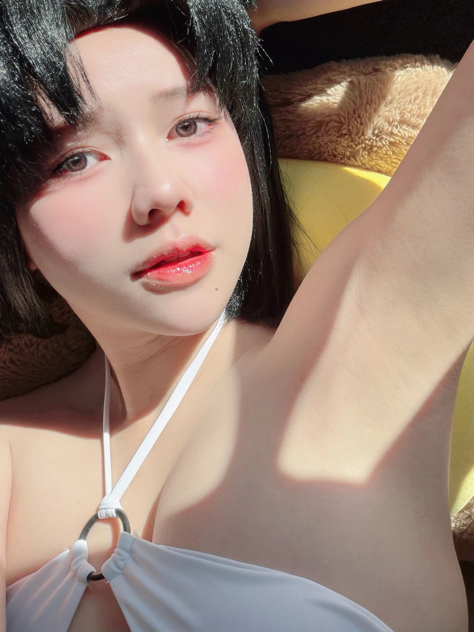 Cuối cùng, Arisa Nguyễn cũng "xả ảnh" đón hè, khiến anh em game thủ hết lời khen ngợi