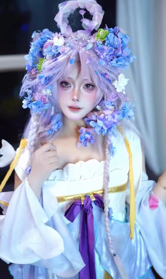 Đẳng cấp coser Việt: một tay bế con, một tay biến hình vẫn khiến người xem phải ngỡ ngàng, mê đắm
