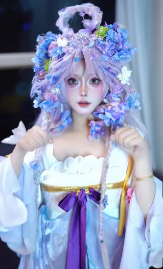 Đẳng cấp coser Việt: một tay bế con, một tay biến hình vẫn khiến người xem phải ngỡ ngàng, mê đắm