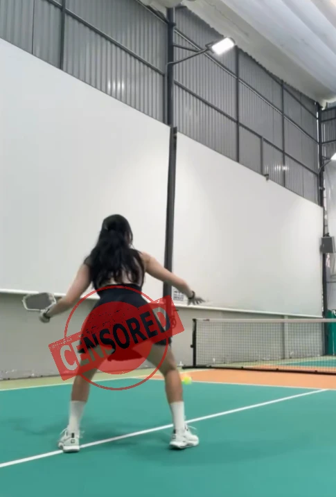 Dạy CĐM cách chơi Pickleball, hot girl gây phẫn nộ vì góc quay quá phản cảm, chẳng khác nào chiêu trò câu view bất chấp Dạy CĐM cách chơi Pickleball, hot girl gây phẫn nộ vì góc quay quá phản cảm, chẳng khác nào chiêu trò câu view bất chấp