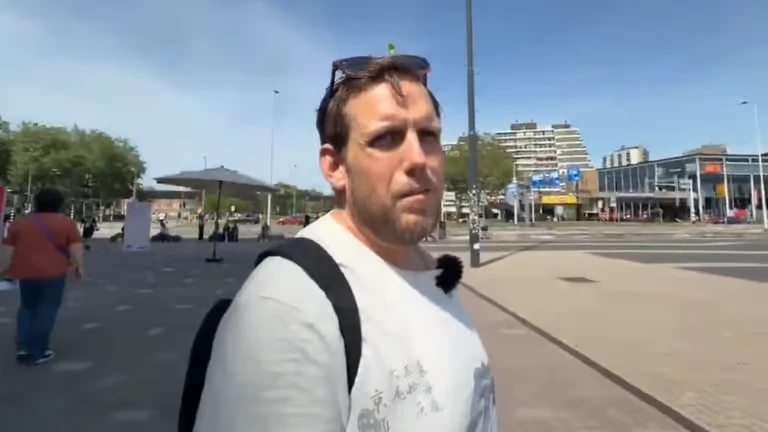 Đi bộ 550km để tham dự sự kiện, nam streamer ngỡ ngàng khi đến nơi nhưng bị từ chối vào cửa