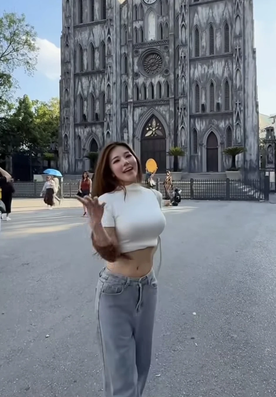 Đổ bộ bất ngờ, nữ idol triệu follow khiến fans Việt "đứng ngồi không yên" Đổ bộ bất ngờ, nữ idol triệu follow khiến fans Việt "đứng ngồi không yên"