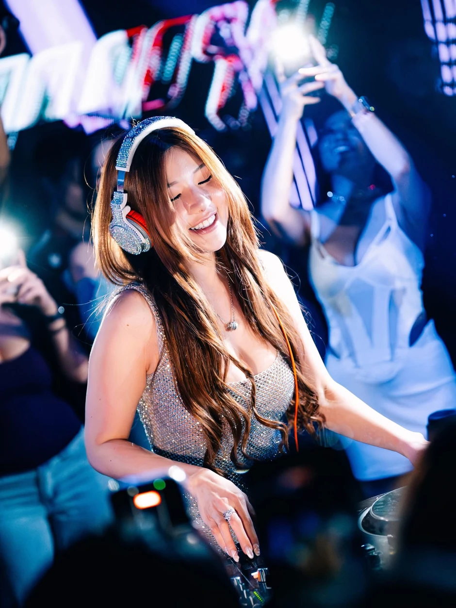 Đổ bộ bất ngờ, nữ idol triệu follow khiến fans Việt "đứng ngồi không yên" Đổ bộ bất ngờ, nữ idol triệu follow khiến fans Việt "đứng ngồi không yên"