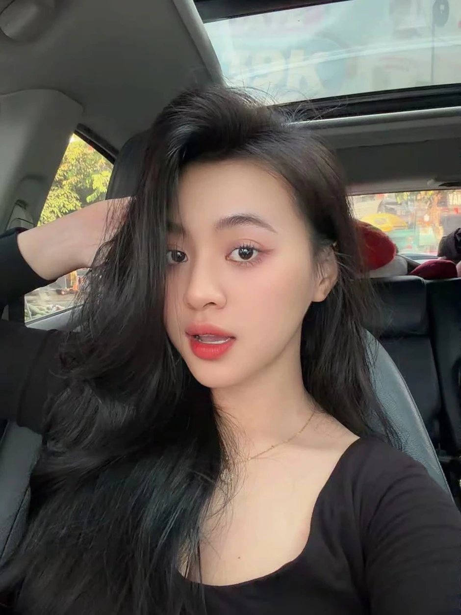 Đường đua hot nhất mùa hè chính thức gọi tên Trâm Anh, màn khoe dáng "khét lẹt" đẳng cấp mỹ nhân