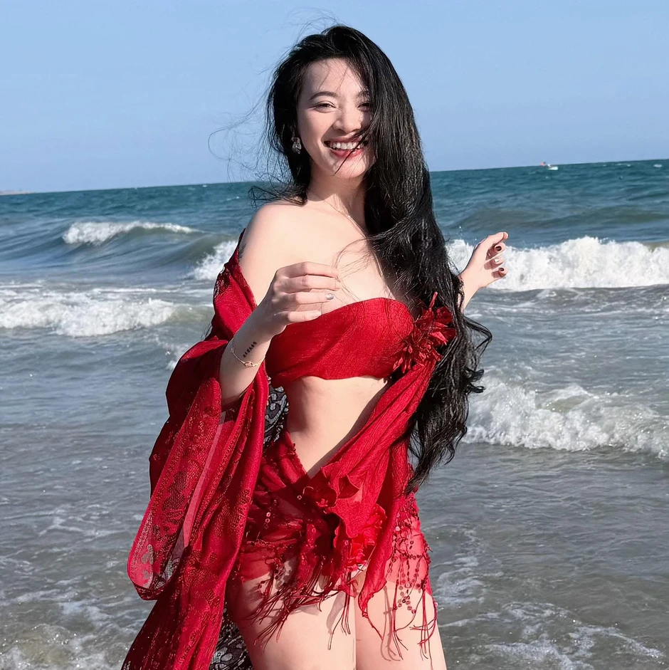 Đường đua hot nhất mùa hè chính thức gọi tên Trâm Anh, màn khoe dáng "khét lẹt" đẳng cấp mỹ nhân