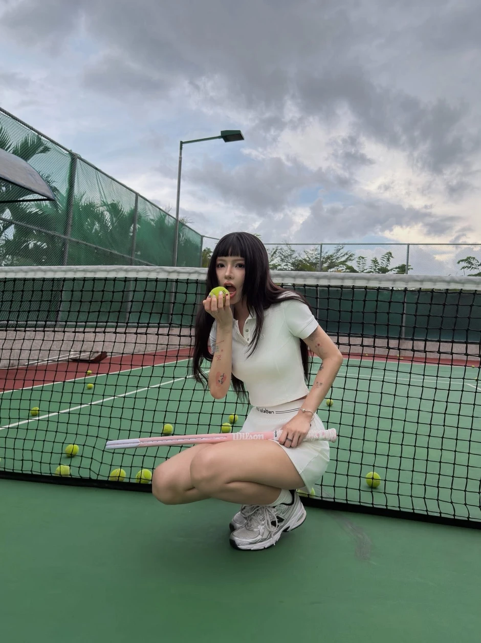 Gác lại vũ đạo triệu view, "Lisa Việt Nam" Ciin lên sân tennis thả dáng, visual "quá trời" xinh! Gác lại vũ đạo triệu view, "Lisa Việt Nam" Ciin lên sân tennis thả dáng, visual "quá trời" xinh!