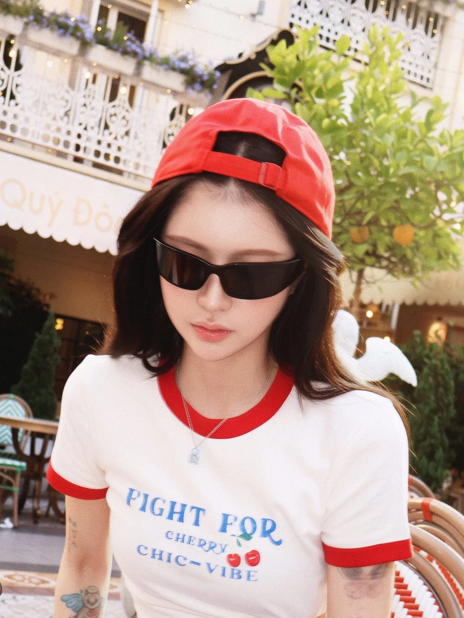 Gác lại vũ đạo triệu view, "Lisa Việt Nam" Ciin lên sân tennis thả dáng, visual "quá trời" xinh! Gác lại vũ đạo triệu view, "Lisa Việt Nam" Ciin lên sân tennis thả dáng, visual "quá trời" xinh!