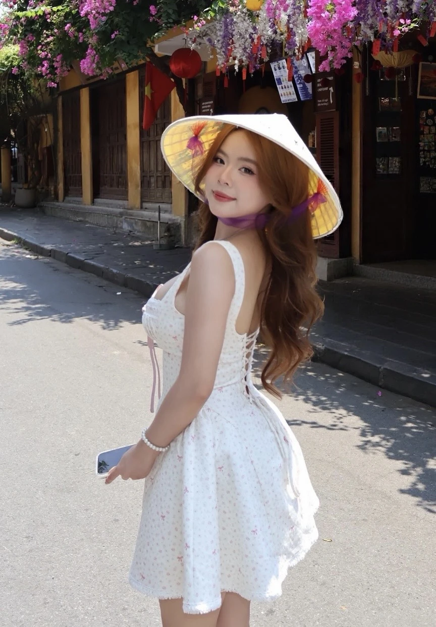 Gái xinh người Việt bỗng trở thành tâm điểm, hàng loạt tài khoản ngoại quốc nườm nượp tràn vào thả tim, để lại những lời khen có cánh