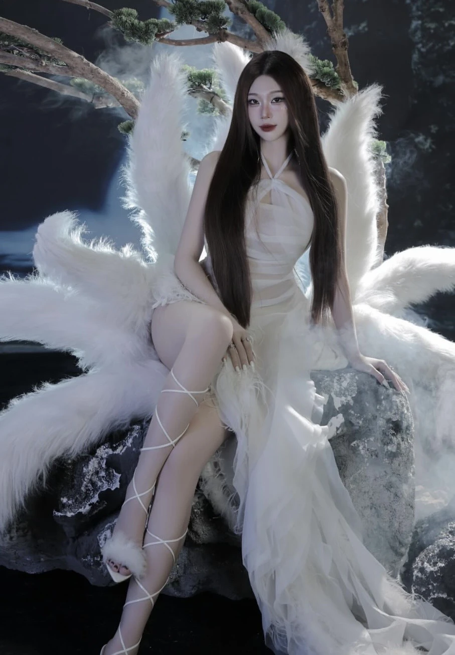 Gái xinh Pickleball "cân" mọi phong cách từ đời thường đến bộ ảnh cosplay Cửu Vĩ Hồ đẹp ma mị