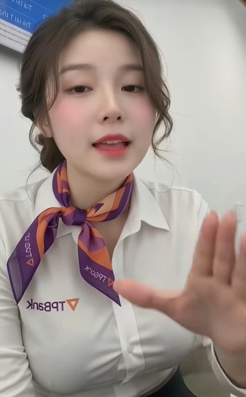 Giả mạo thành nhân viên ngân hàng, kênh TikTok khiến người dùng MXH lo ngại