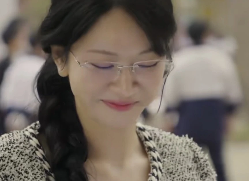 Giữa bão drama bủa vây, Lê Bống bất ngờ có động thái: Thản nhiên đăng ảnh đi học, mặc kệ thị phi bóc phốt?